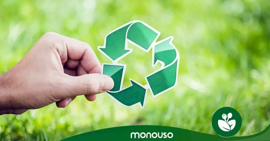 8 ideas infalibles de reciclaje en oficina y en casa