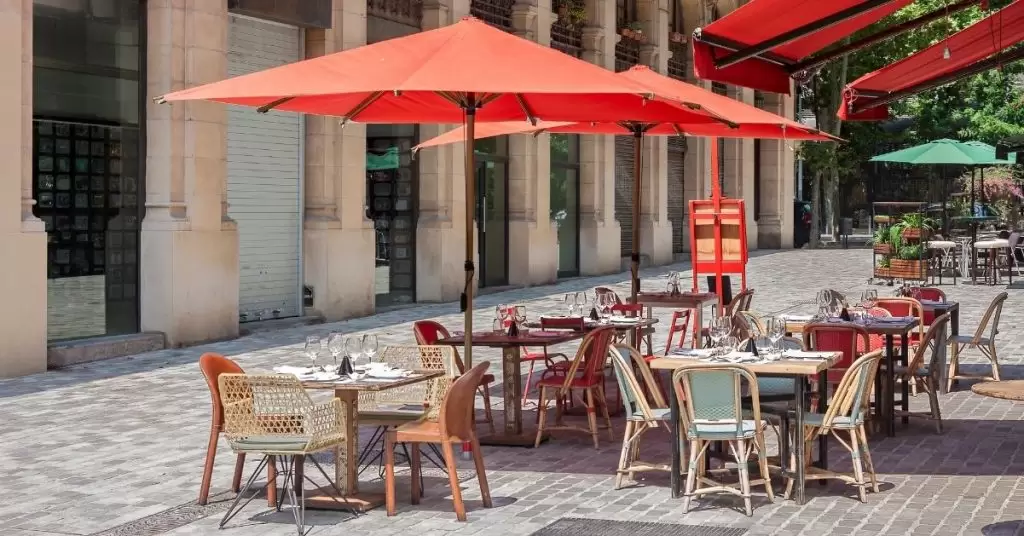 Claves para decoración terraza bar y destacar entre la competencia