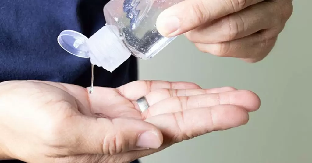 Paso a paso: cómo hacer gel desinfectante para manos casero