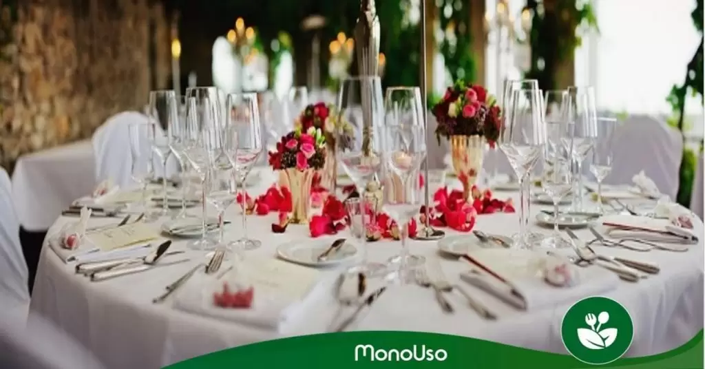 Cómo usar los cubiertos en una cena formal
