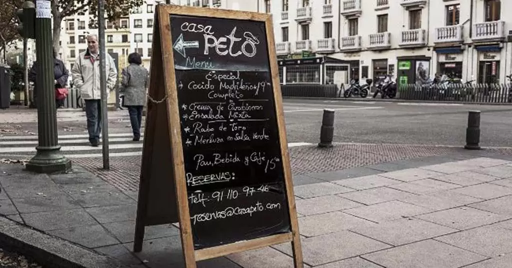 Elaborar menús diarios restaurante y promocionarlos en pizarras